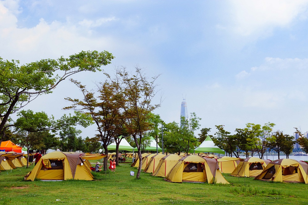 Cắm trại b&ecirc;n s&ocirc;ng H&agrave;n &ndash; chill trọn một ng&agrave;y