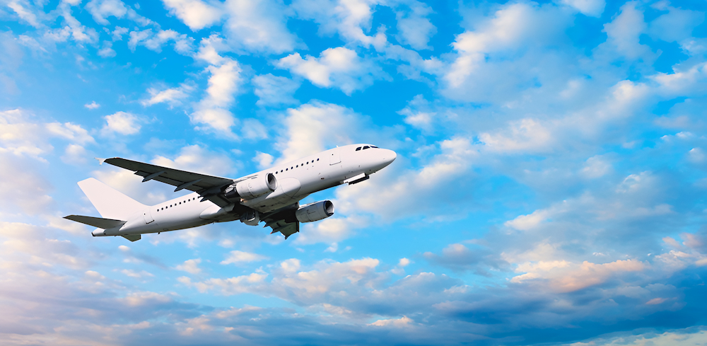 Du kh&aacute;ch c&oacute; thể đặt v&eacute; đến s&acirc;n bay EuroAirport Basel - Mulhouse - Freiburg v&agrave; di chuyển v&agrave;o Basel