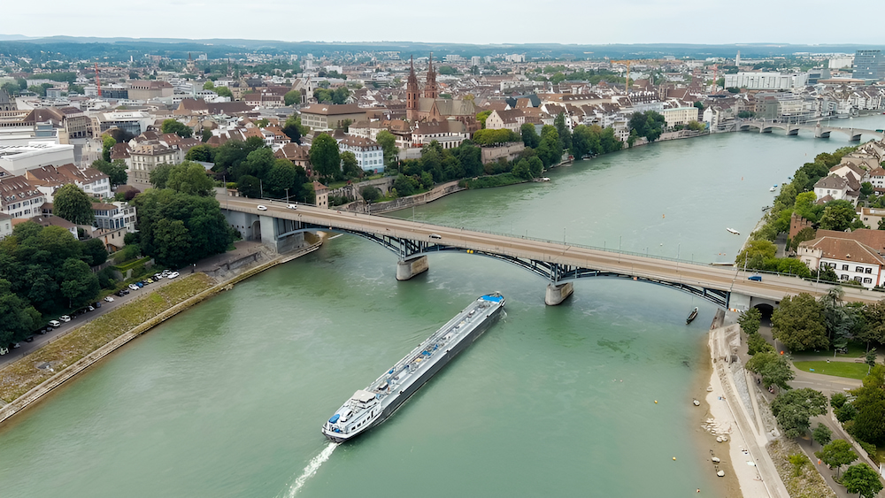 S&ocirc;ng Rhine - d&ograve;ng s&ocirc;ng y&ecirc;n b&igrave;nh chia đ&ocirc;i th&agrave;nh phố Basel