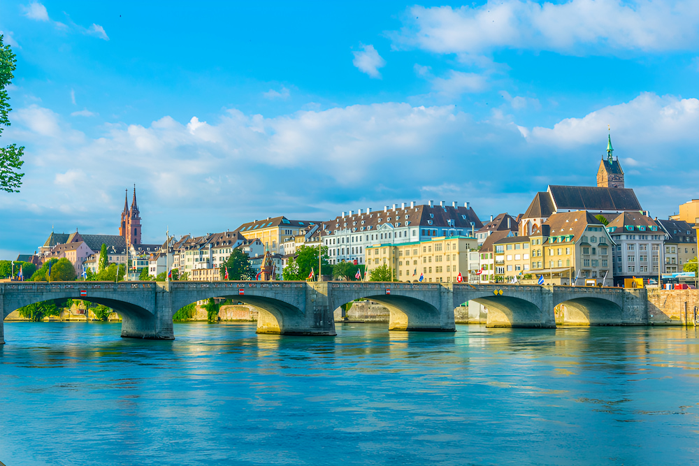 Cầu Mittlere Br&uuml;cke kết nối hai bờ Grossbasel v&agrave; Kleinbasel