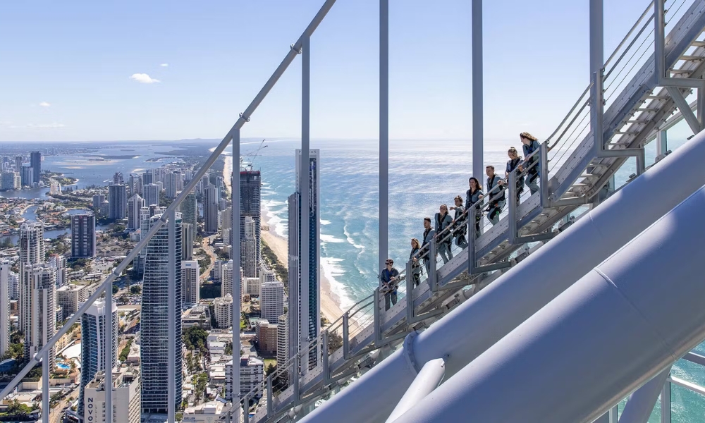 Trải nghiệm "vừa sợ vừa sướng" với SkyPoint Climb