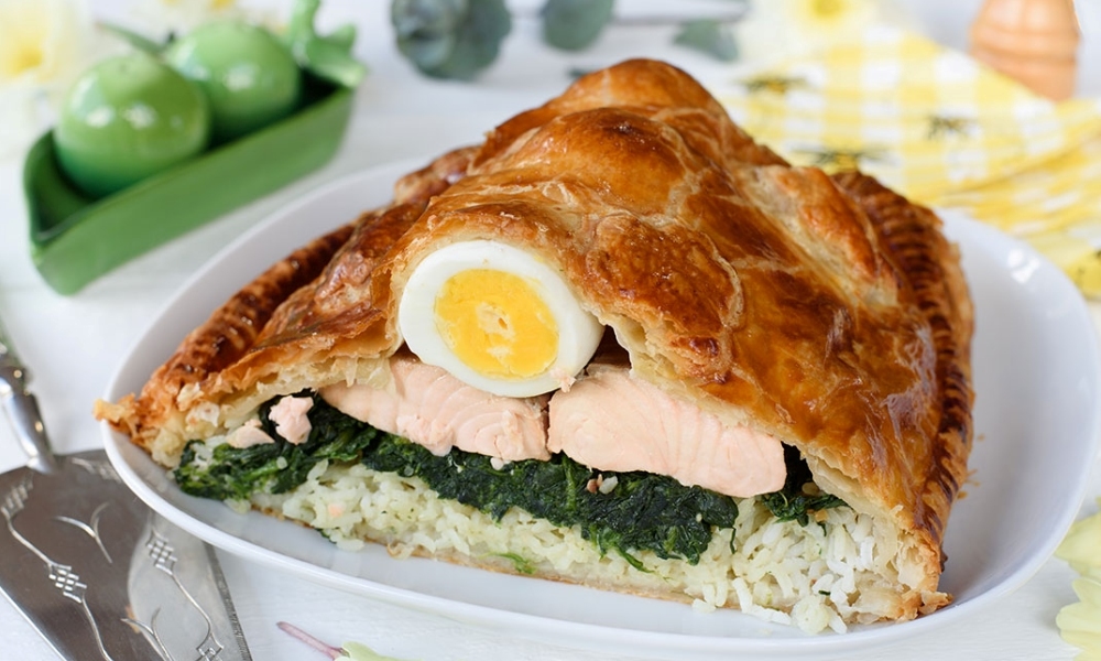 Koulibiac l&agrave; m&oacute;n b&aacute;nh nướng nh&acirc;n c&aacute; đặc trưng của Nga