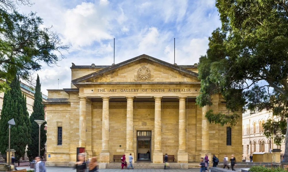 Phòng Trưng bày Nghệ thuật Nam Úc nổi bật với mặt tiền kiến trúc cổ điển thế kỷ 20