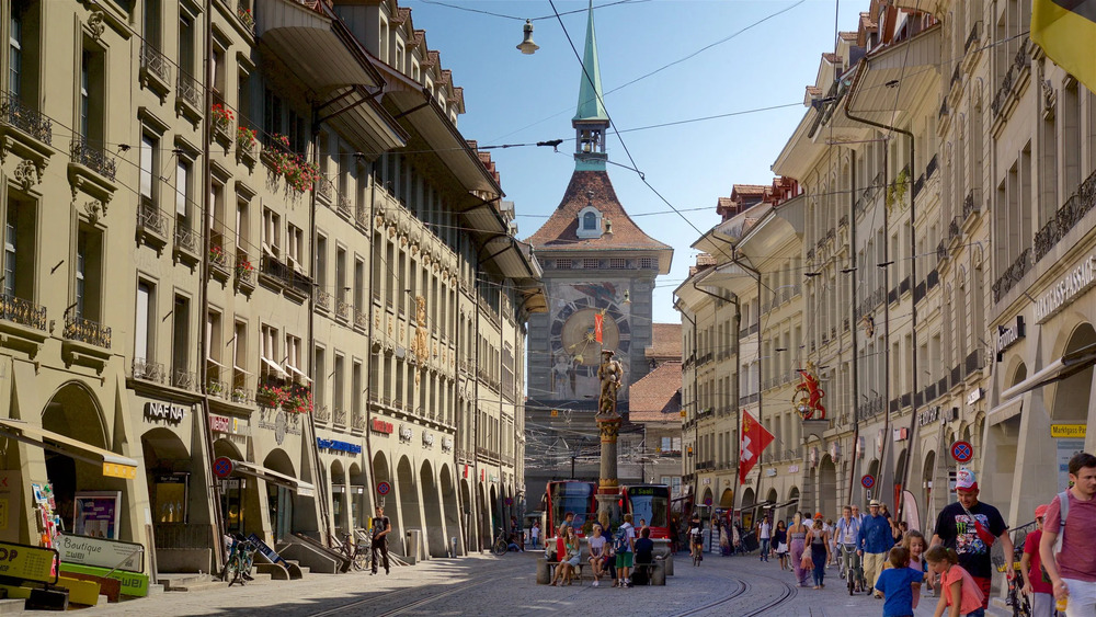 Một góc phố cổ Bern dưới ánh chiều tà – lặng lẽ, cổ kính và đầy chất thơ