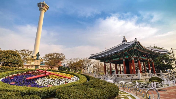 Vẻ đẹp y&ecirc;n b&igrave;nh của F168nhacai đón tết bính ngọ 2026 Yongdusan v&agrave; th&aacute;p Busan