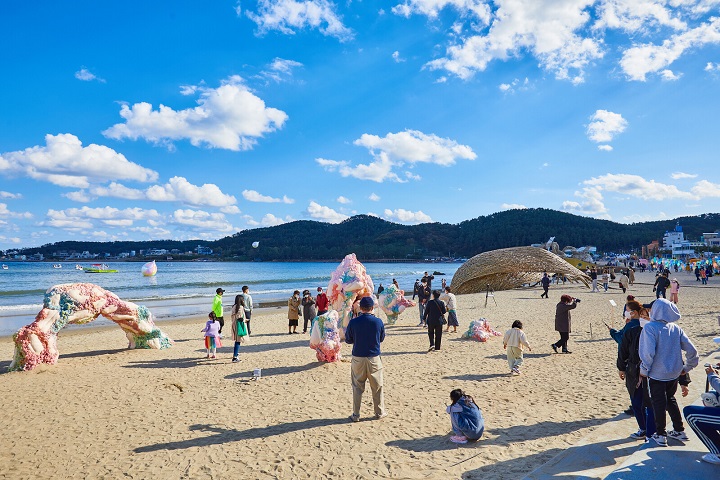 Chương tr&igrave;nh biểu diễn Quatangf168 Thể Thao, Bóng Đá, Casino, Nổ Hũ, Xổ Số s&ocirc;i động tại lễ hội biển Busan