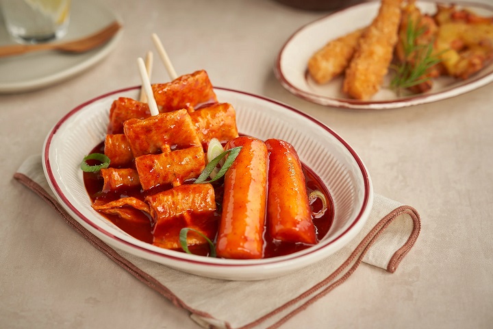 Tokbokki - m&oacute;n ăn đường phố nổi tiếng của H&agrave;n Quốc