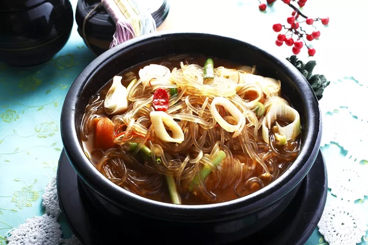 M&igrave; trộn l&agrave; một m&oacute;n ăn kh&aacute; phổ biến tại Busan