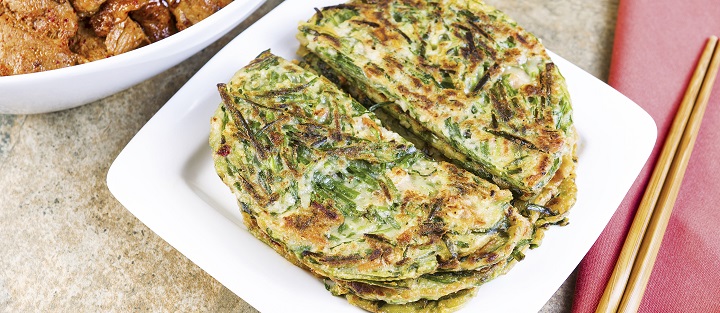 B&aacute;nh x&egrave;o h&agrave;nh l&aacute; Dongnae Pajeon thơm ngon với nh&acirc;n hải sản