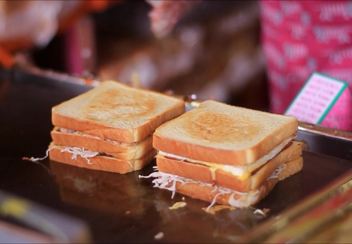 B&aacute;nh m&igrave; nướng đường phố được giới sinh vi&ecirc;n Busan ưa chuộng