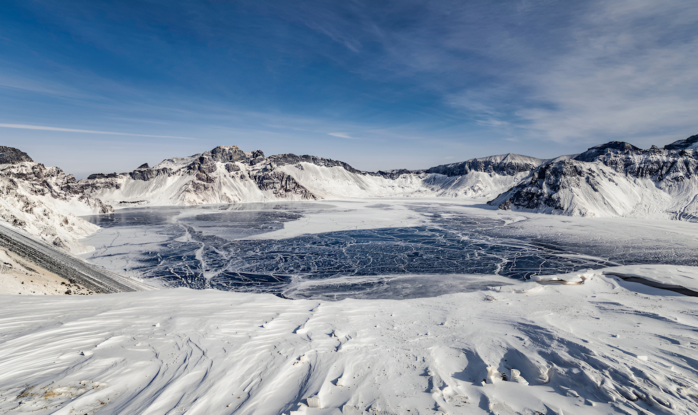 Hồ Thi&ecirc;n Tr&igrave; - hồ n&uacute;i lửa ẩn m&igrave;nh trong d&atilde;y Trường Bạch