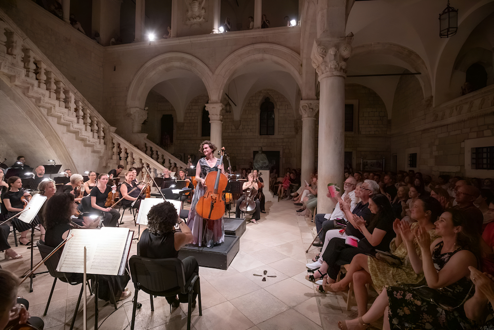 Lễ hội m&ugrave;a h&egrave; Dubrovnik được tổ chức tại nhiều địa điểm trong th&agrave;nh phố Dubrovnik