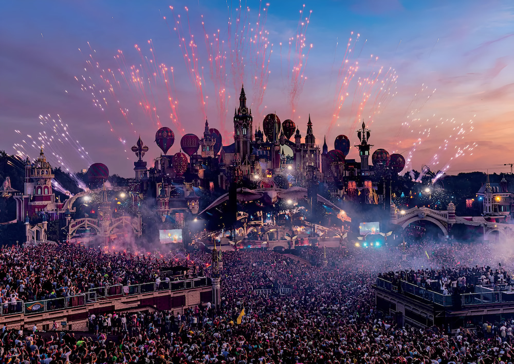 Lễ hội Tomorrowland thu h&uacute;t F168 và liên minh okvip lễ ký kết hợp tác chiến lược bởi kh&ocirc;ng gian s&ocirc;i động, n&aacute;o nhiệt