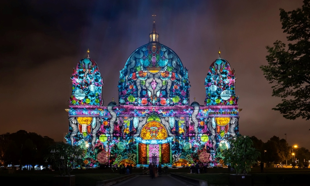 Lễ hội &Aacute;nh s&aacute;ng Berlin thắp s&aacute;ng c&aacute;c biểu tượng kiến tr&uacute;c