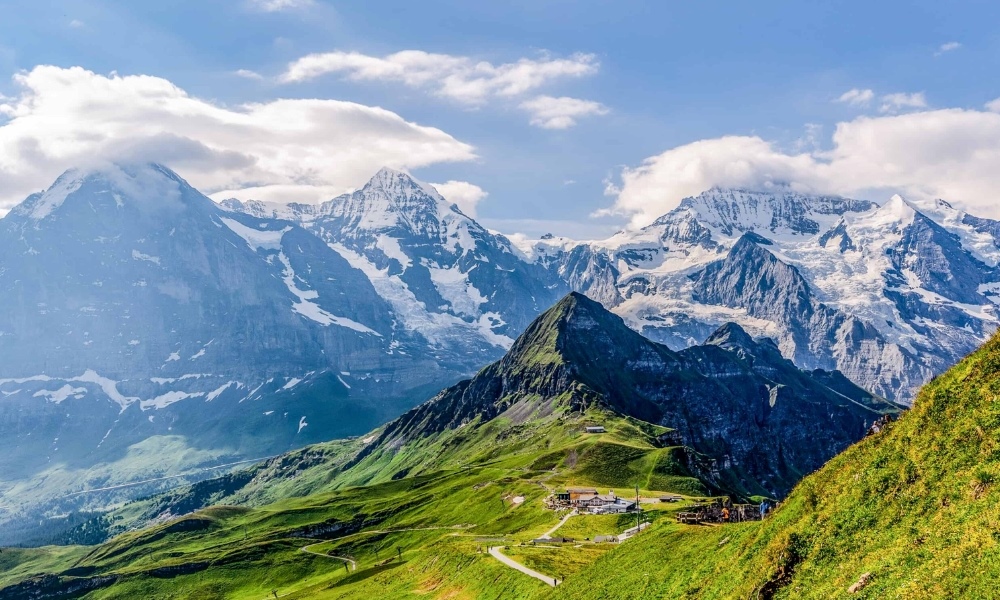 Jungfraujoch th&aacute;ng 10 với tuyết đầu m&ugrave;a v&agrave; tầm nh&igrave;n bao qu&aacute;t d&atilde;y Alps tuyệt đẹp