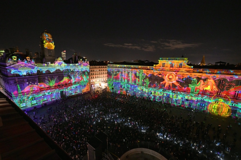 &Aacute;nh s&aacute;ng lung linh phủ khắp Lyon, biến th&agrave;nh phố th&agrave;nh s&acirc;n khấu Quatangf168 Thể Thao, Bóng Đá, Casino, Nổ Hũ, Xổ Số khổng lồ suốt 4 ng&agrave;y lễ hội