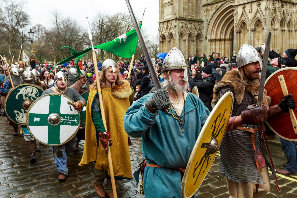 Lễ hội JORVIK Viking t&aacute;i hiện h&igrave;nh ảnh những chiến binh Viking qua những trang phục cổ xưa