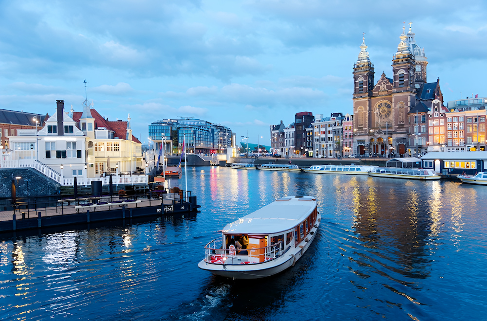 Thư giãn trên các tour du thuyền đêm tại Amsterdam