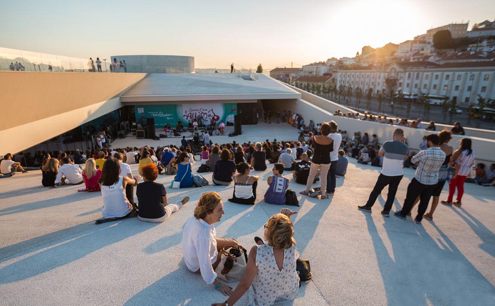 Không khí tại Santa Casa Alfama - lễ hội Fado đậm chất Lisbon giữa lòng khu phố cổ