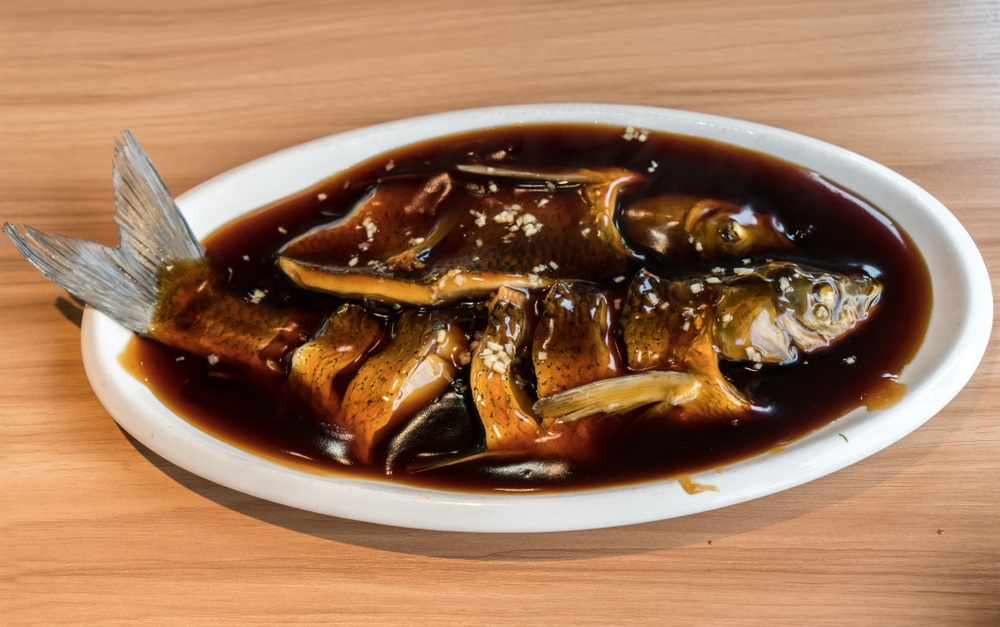 C&aacute; giấm T&acirc;y Hồ thanh chua, ngọt dịu, l&agrave;m nổi bật vị c&aacute; tươi ngon