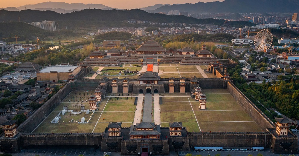 Ho&agrave;nh Điếm &ndash; &ldquo;Hollywood Trung Quốc&rdquo; với những cung điện, phố cổ v&agrave; trường quay ho&agrave;nh tr&aacute;ng