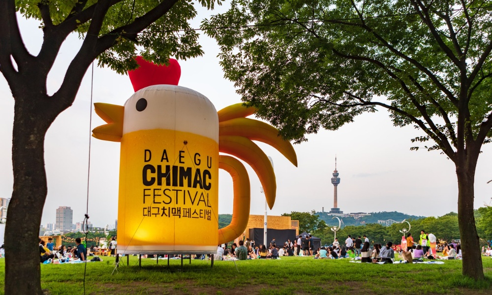 Không khí sôi động tại lễ hội Gà & Bia Daegu mùa hè