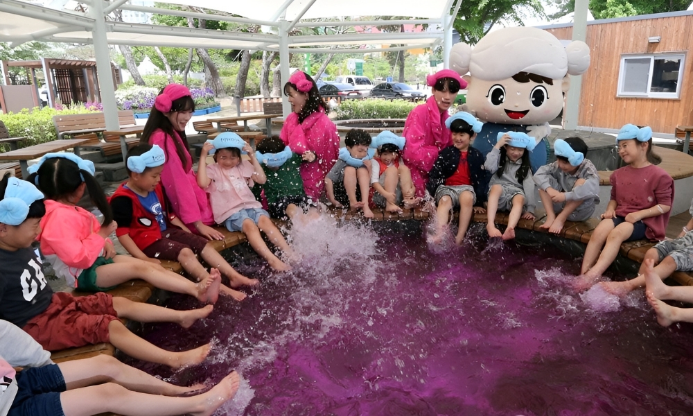 Bước ch&acirc;n trần v&agrave; thả hồn v&agrave;o lễ ký kết hợp tác chiến lược f168 và liên minh okvip trong lễ hội l&agrave; c&aacute;ch gi&uacute;p th&acirc;n v&agrave; t&acirc;m đều thư gi&atilde;n