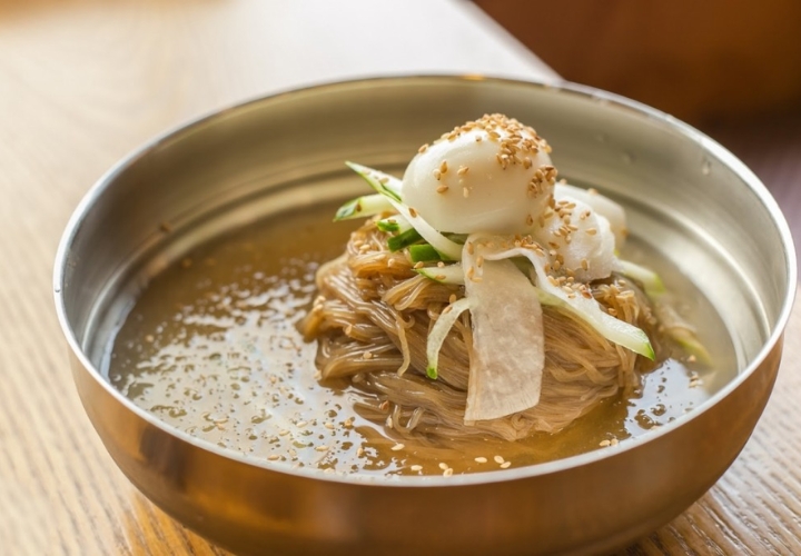 M&igrave; kiều mạch nổi bật với sợi m&igrave; mềm dai, nước d&ugrave;ng đậm vị