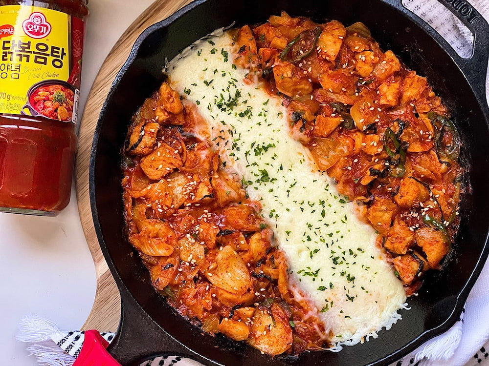 Gà cay Dakgalbi mang hương vị cay nồng hấp dẫn mọi thực khách