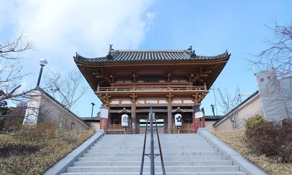 Cổng Niōmon của ch&ugrave;a Sojiji tại Ibaraki nổi bật với kiến tr&uacute;c lầu m&ocirc;n hai tầng v&agrave; m&aacute;i ng&oacute;i truyền thống