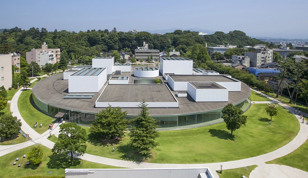 Thiết kế hình tròn độc đáo với tường kính trong suốt của Bảo tàng Nghệ thuật Đương đại Thế kỷ 21