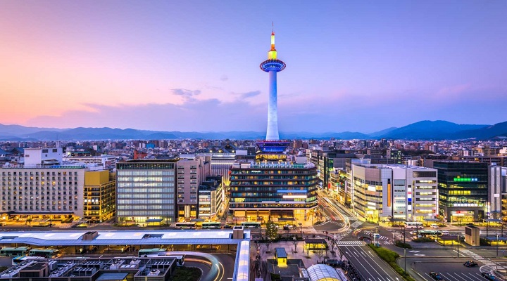 Tháp Kyoto lung linh dưới ánh đèn về đêm