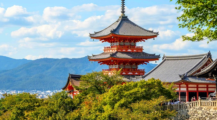 Kiyomizu-dera Temple với kiến trúc độc đáo nằm trên sườn núi Otowa