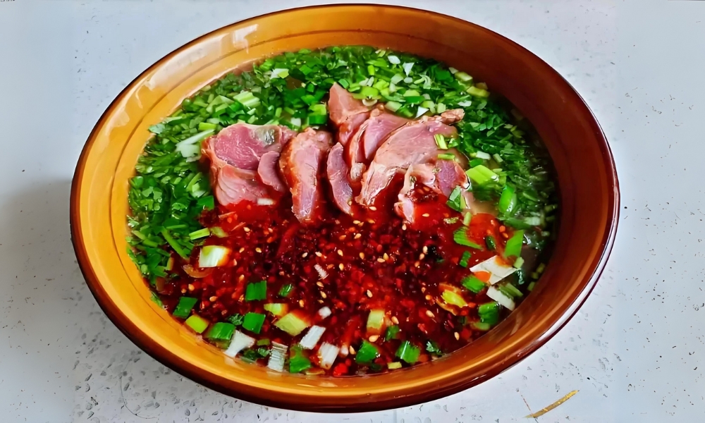 Mỳ b&ograve; Lan Ch&acirc;u &ndash; b&aacute;t m&igrave; hội tụ đủ &ldquo;sắc, hương, vị&rdquo; khiến ai từng nếm qua cũng kh&oacute; l&ograve;ng qu&ecirc;n được