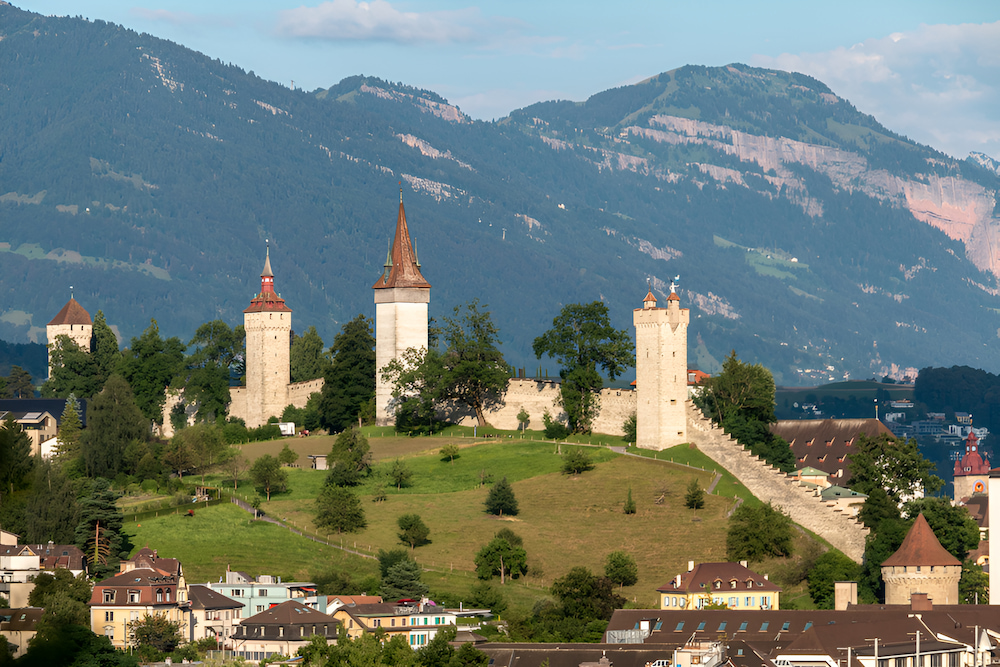 Bức tường Musegg được làm từ chất liệu đá tự nhiên