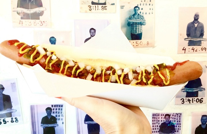 H&atilde;y thử th&aacute;ch sức ăn của m&igrave;nh với b&aacute;nh Massive Wieners