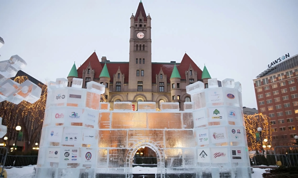 Winter Carnival biến Saint Paul th&agrave;nh xứ sở băng gi&aacute; với cung điện băng