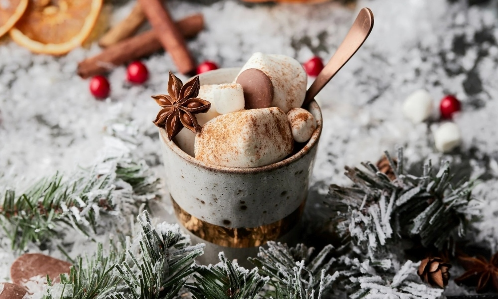 Ly sô cô la ngọt ấm làm tan chảy ngày đông