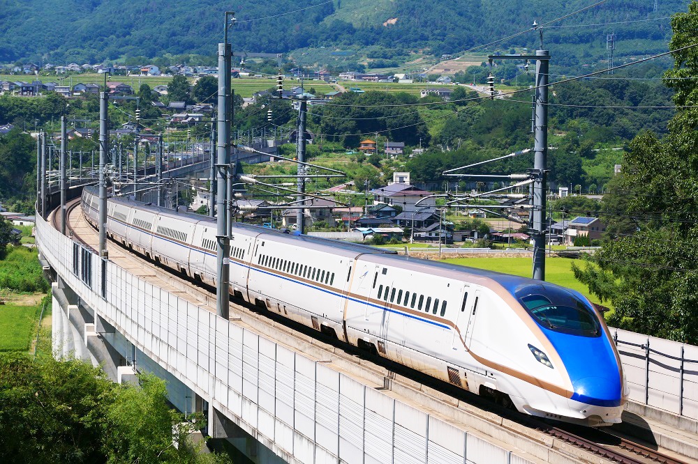 T&agrave;u Shinkansen Hokuriku - lựa chọn phổ biến để đến Nagano nhanh ch&oacute;ng, tiện lợi