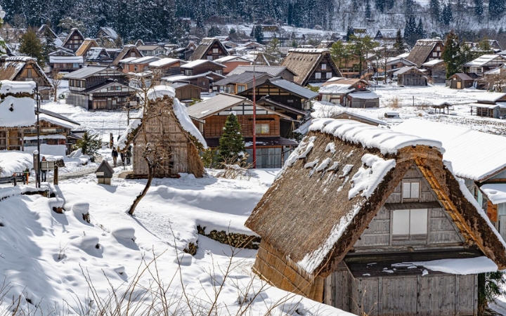 Những ng&ocirc;i nh&agrave; cổ ở Quatangf168 tải ứng dụng phủ tuyết trắng x&oacute;a v&agrave;o m&ugrave;a đ&ocirc;ng