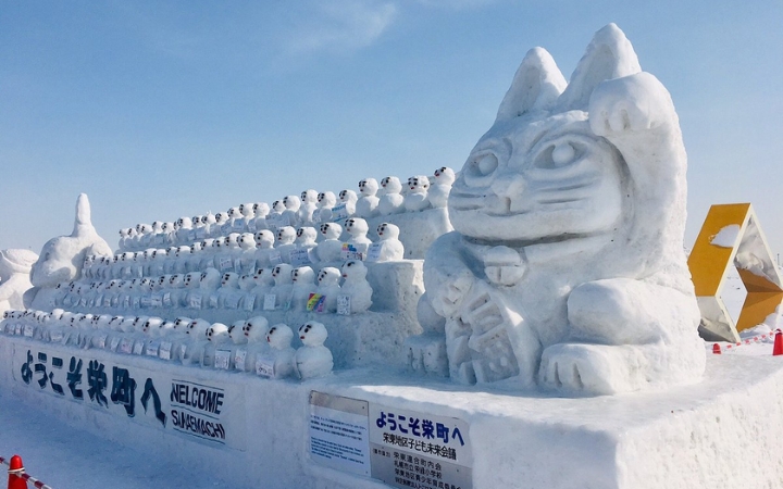 Chi&ecirc;m ngưỡng những t&aacute;c phẩm đi&ecirc;u khắc băng tuyết tuyệt đẹp v&agrave; h&ograve;a m&igrave;nh v&agrave;o kh&ocirc;ng kh&iacute; s&ocirc;i động của Lễ hội tuyết Sapporo
