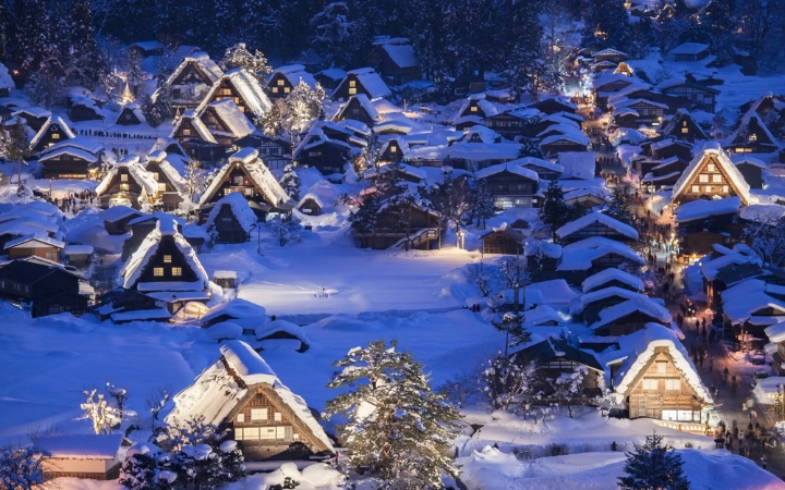 L&agrave;ng cổ Shirakawa-go phủ tuyết trắng, tạo n&ecirc;n khung cảnh m&ugrave;a đ&ocirc;ng đẹp như tranh vẽ