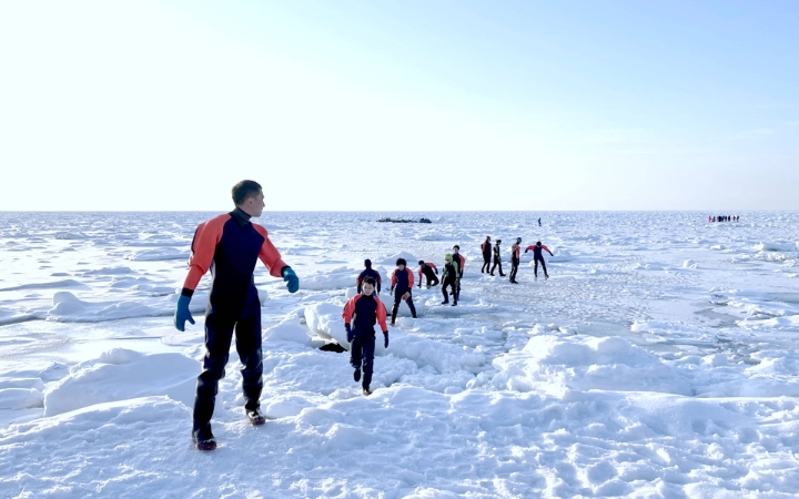 Bước ch&acirc;n tr&ecirc;n những tảng băng tr&ocirc;i Ryuhyo, lắng nghe &acirc;m thanh lễ ký kết hợp tác chiến lược f168 và liên minh okvip kỳ vĩ của m&ugrave;a đ&ocirc;ng Hokkaido