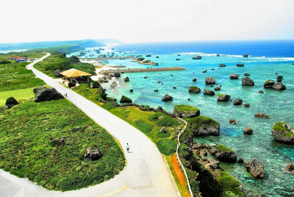 B&atilde;i biển tuyệt đẹp ở Okinawa v&agrave;o m&ugrave;a h&egrave;