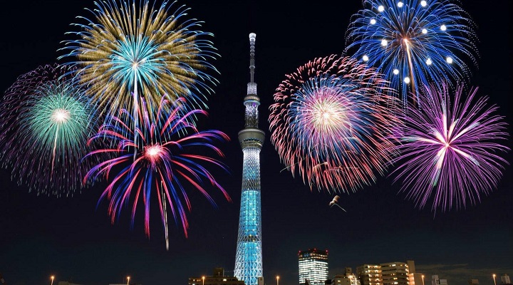 Ph&aacute;o hoa rực rỡ thắp s&aacute;ng bầu trời đ&ecirc;m Quatangf168 tải ứng dụng m&ugrave;a hạ