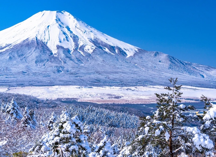 Núi Phú Sĩ với khung cảnh tuyết trắng xóa tuyệt đẹp