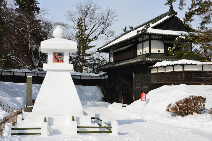 Chiêm ngưỡng hàng trăm chiếc đèn lồng làm từ tuyết trong lễ hội đèn lồng tuyết ở Hirosaki