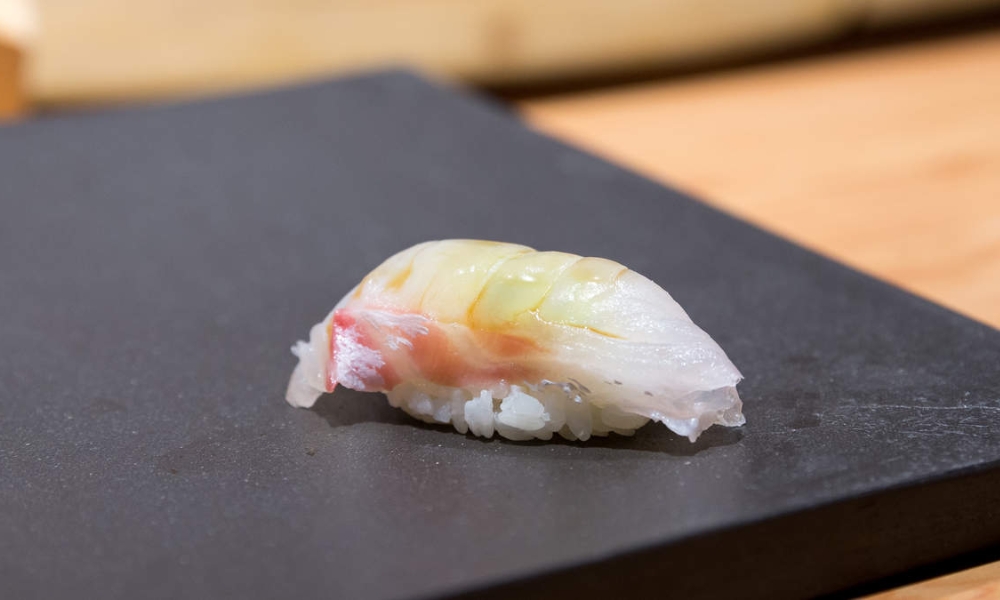 C&aacute; tai đỏ thường chỉ được chế biến đơn giản để l&agrave;m nổi bật vị ngon của c&aacute;