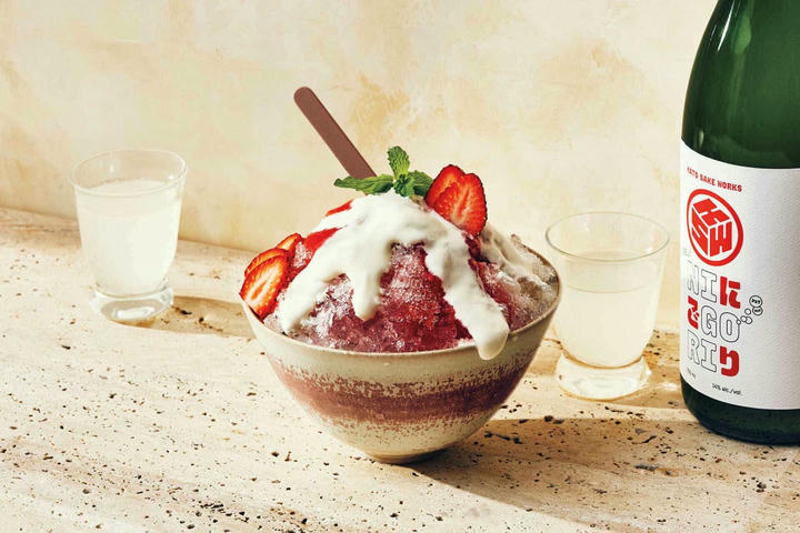 Kakigori - M&oacute;n đ&aacute; b&agrave;o mịn m&aacute;t lạnh với lớp phủ siro hấp dẫn gi&uacute;p giải kh&aacute;t v&agrave;o m&ugrave;a h&egrave;&nbsp;