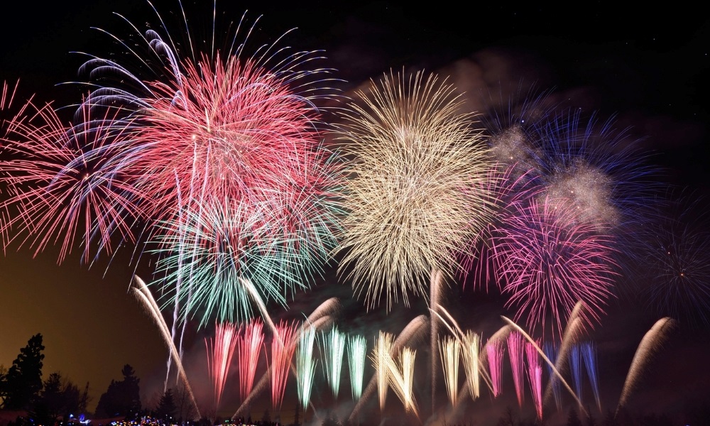 Pháo hoa mùa hè rực sáng trên bầu trời đêm Okayama